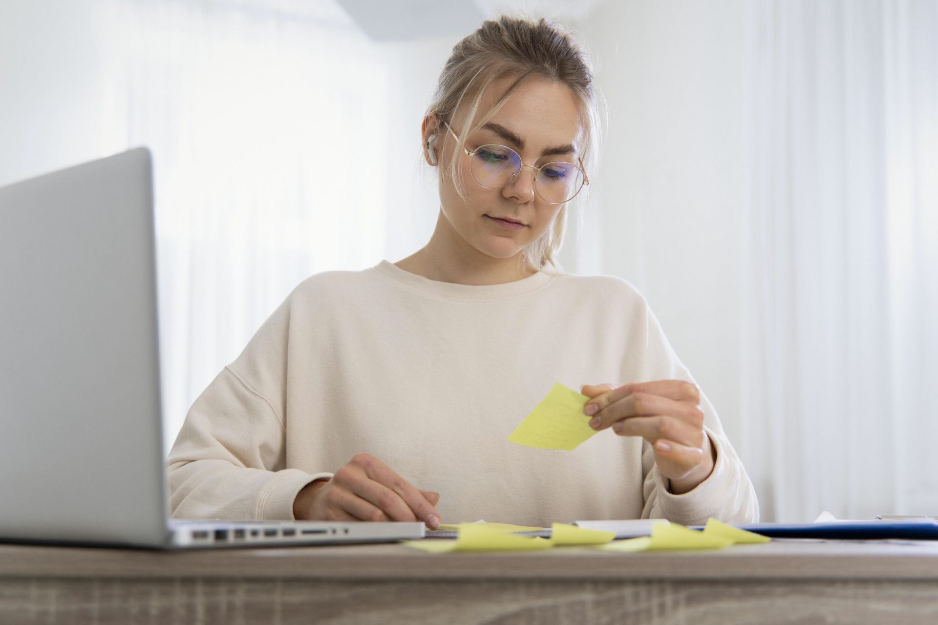 Scattered sticky notes and messy planning &mdash; the failed spreadsheet approach